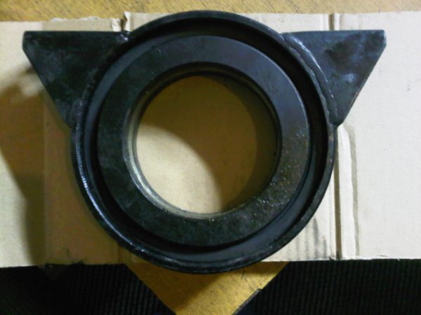 Iveco Propshalft Centre Bearing 100mm hole centre, 190 mm between hole centres